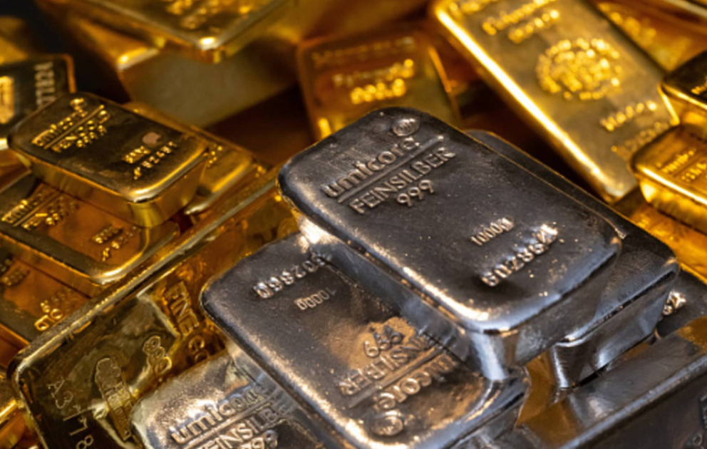 Gold and silver prices fall on global markets VIDEO
