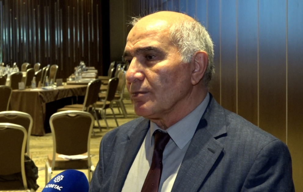 Professor: Tarix dərslikləri suala sadə və aydın şəkildə cavab verməlidir VİDEO