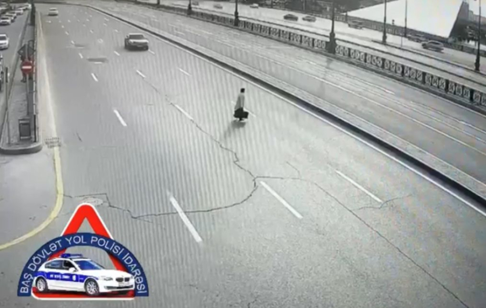 Yol polisi: Həyatınızı riskə atmayın, yolu müəyyən olunmuş keçidlərdən keçin VİDEO