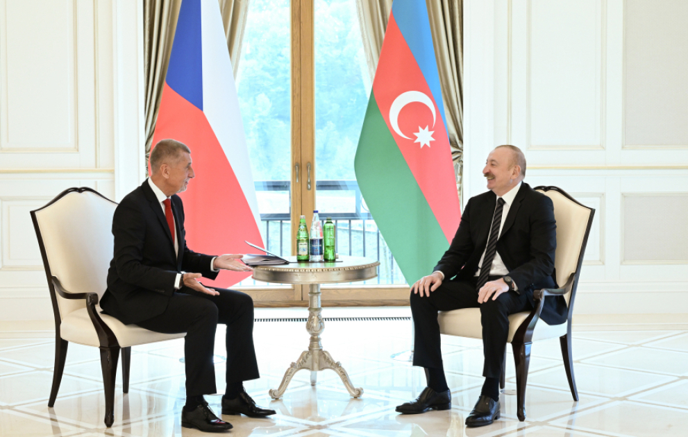 Entretien en tête-à-tête du président azerbaïdjanais et du Premier ministre tchèque à Guébélé VIDEO