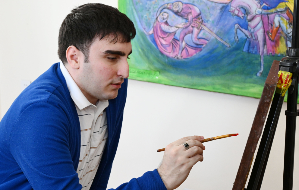 Autizmli oğlunun həyatını “yaşayan” ana: Şamxal sevincini də, kədərini də mənimlə bölüşür VİDEO