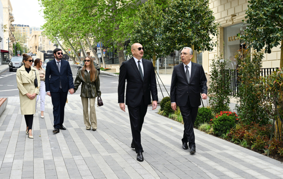 Präsident Ilham Aliyev weiht nach Rekonstruktion fertiggestellte Islam-Safarli-Straße in Baku ein VIDEO