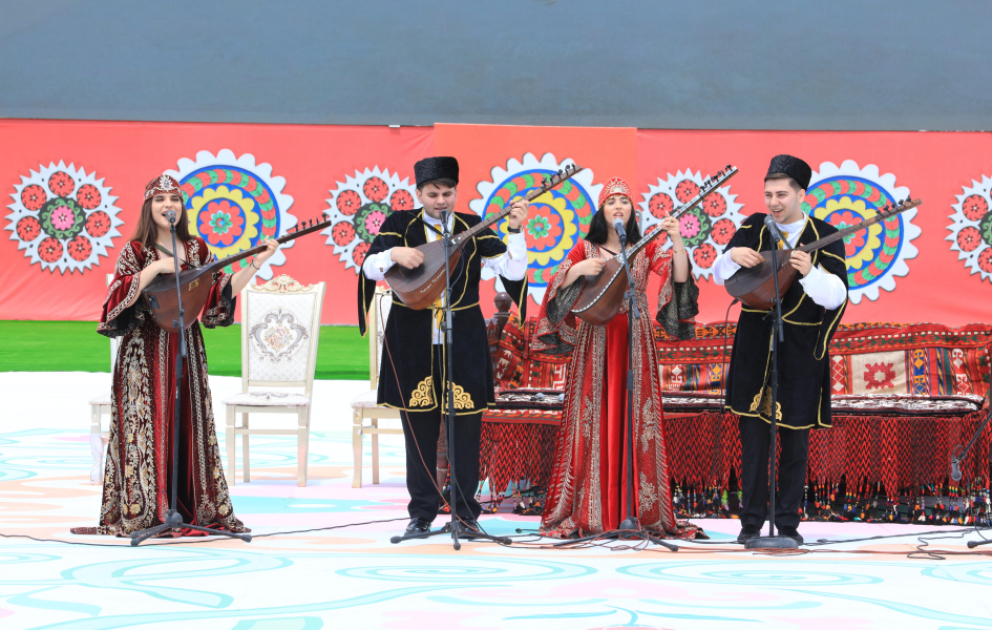 Özbəkistanda keçirilən beynəlxalq folklor festivalında Azərbaycan da təmsil olunub VİDEO