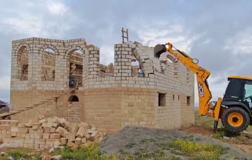 Gəncədə qanunsuz inşa olunan tikililər sökülüb VİDEO