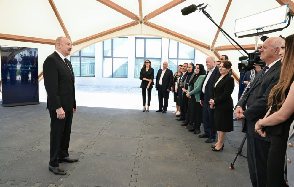Prezident İlham Əliyev və birinci xanım Mehriban Əliyeva Cəbrayıl rayonunun Şükürbəyli kəndinə köçən sakinlərlə görüşüblər  YENİLƏNİB VİDEO