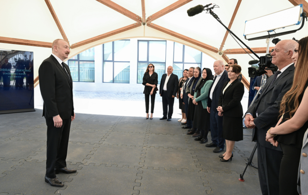 Le président de la République et son épouse rencontrent les habitants installés dans le village de Chukurbeyli du district de Djabraïl MIS A JOUR VIDEO