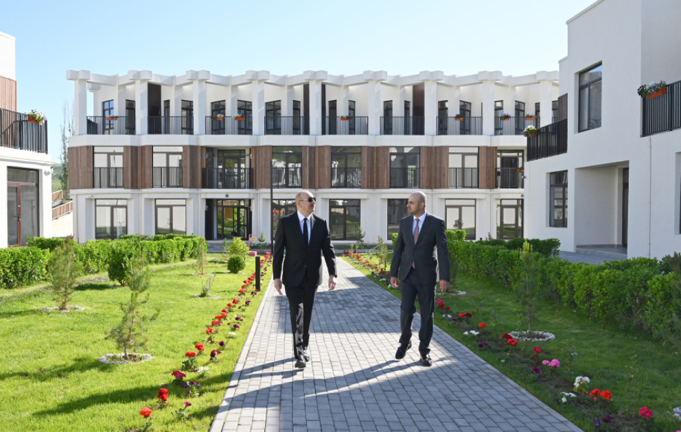 Präsident Ilham Aliyev weiht in der Stadt Zangilan errichteten ersten Wohnkomplex ein VIDEO