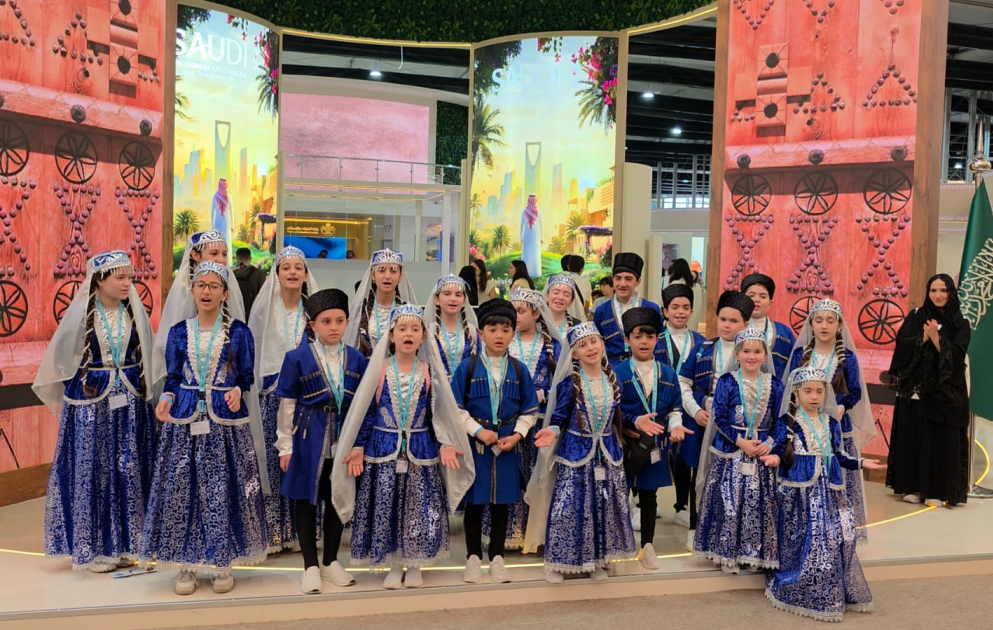 Garabagh song performed outside Saudi Arabia pavilion at WUF13 VIDEO