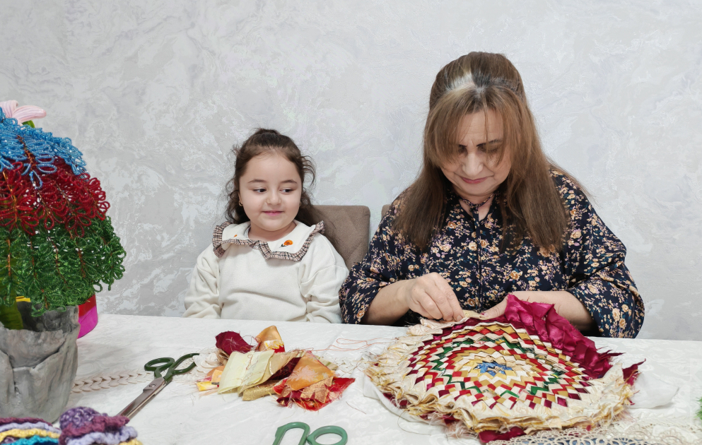 Şuşalı sənətkarın arzusu: İstəyirəm ki, qonaqlar əl işlərimizi xatirə olaraq aparsınlar VİDEO