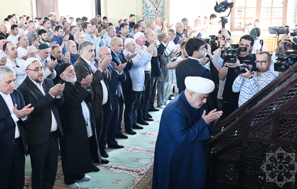 Məscidlərdə bayram namazı qılınıb – YENİLƏNİB VİDEO