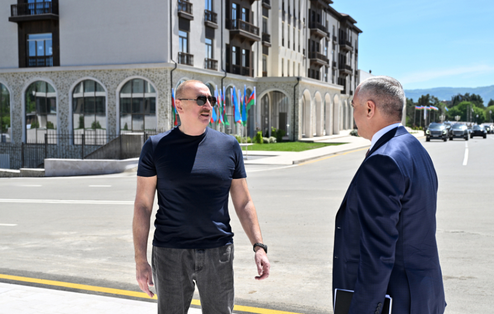 Prezident İlham Əliyev Xankəndidə əsaslı şəkildə yenidən qurulmuş Mədəniyyət Mərkəzinin açılışında iştirak edib VİDEO