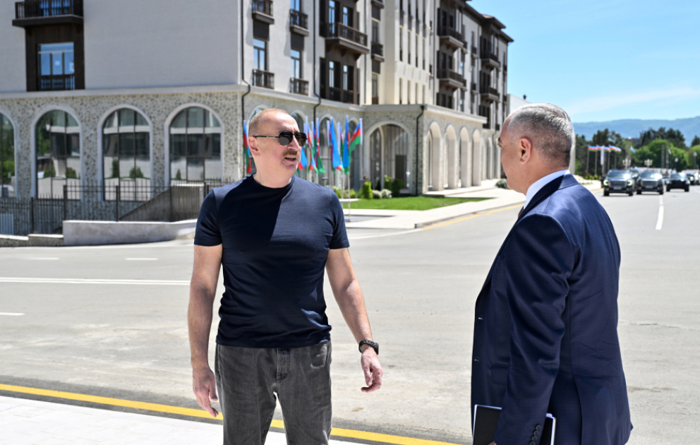 Президент Ильхам Алиев принял участие в открытии капитально реконструированного Культурного центра в Ханкенди ВИДЕО