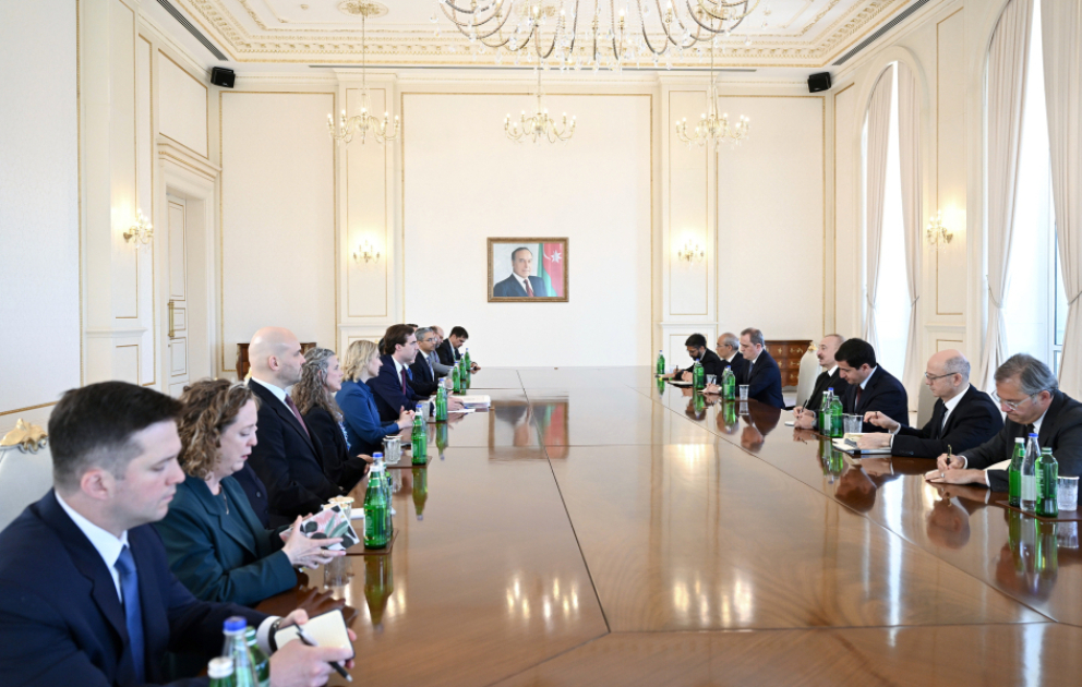 Le président azerbaïdjanais reçoit une délégation menée par le secrétaire d’Etat adjoint américain aux affaires économiques, énergétiques et commerciales VIDEO