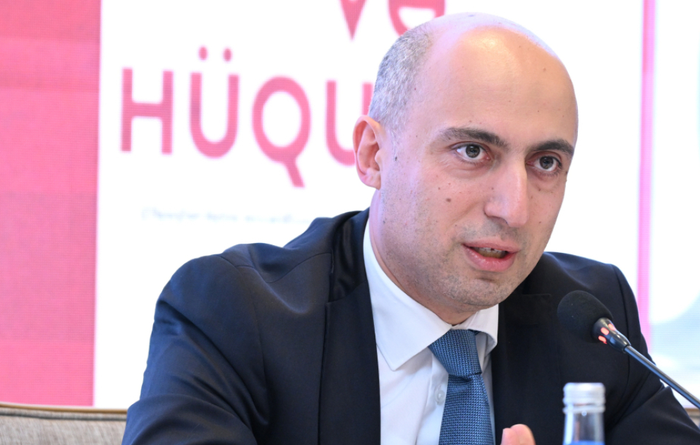 Emin Əmrullayev: Uşaqların rəqəmsal mühitdə davranışları ilə bağlı qərarlar faktlara və araşdırmalara əsaslanmalıdır VİDEO