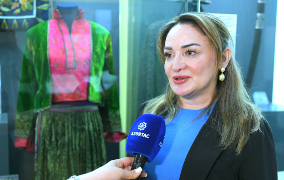 Aynur Babayeva: Xurşidbanu Natəvanın bədii tikmələrinin nümunələri “Gül dəftəri” albomunda toplanıb VİDEO