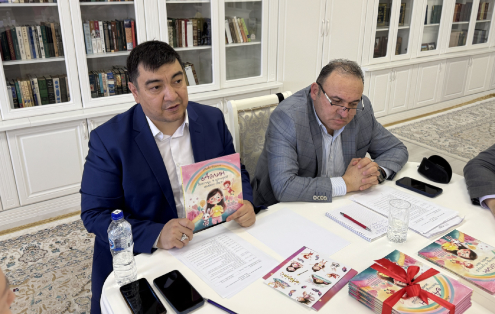 В Астане презентовали детскую книгу Мади Раимова «Аэлин – девочка, в которой живет свет» ВИДЕО