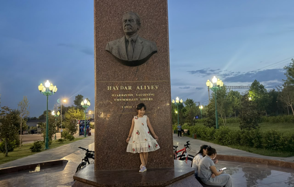 Там, где на аллеях живет дружба: прогулка по парку имени Гейдара Алиева в Ташкенте – РЕПОРТАЖ ВИДЕО