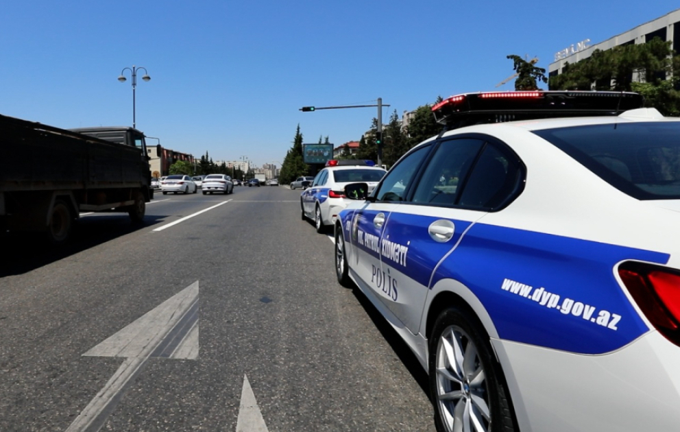 Yol polisi piyadaları maarifləndirir VİDEO