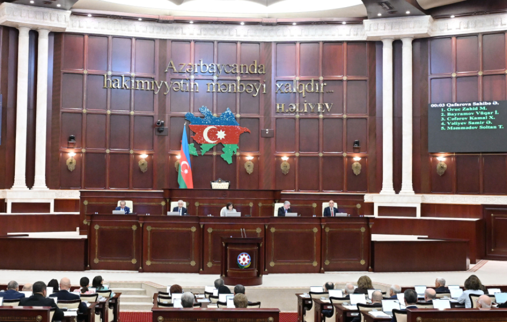 “Ümumi təhsil haqqında” Qanuna dəyişikliklər birinci oxunuşda təsdiqlənib VİDEO