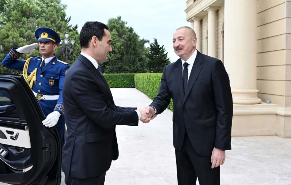 Offizieller Empfang von Turkmenistans Präsident Serdar Berdimuhamedow in Baku VIDEO
