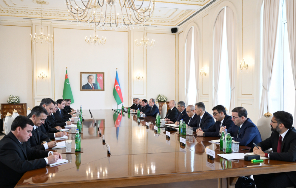Les présidents azerbaïdjanais et turkmène se réunissent en format élargi VIDEO