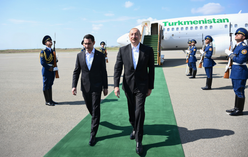 Президент Туркменистана Сердар Бердымухамедов прибыл в Физулинский район ВИДЕО
