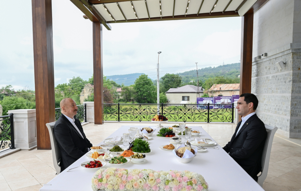 Les président azerbaïdjanais et turkmène déjeunent ensemble à Choucha VIDEO