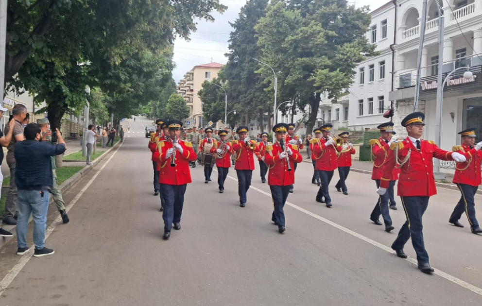 Un défilé militaire organisé à Khankendi à l’occasion de la Journée des Forces armées VIDEO