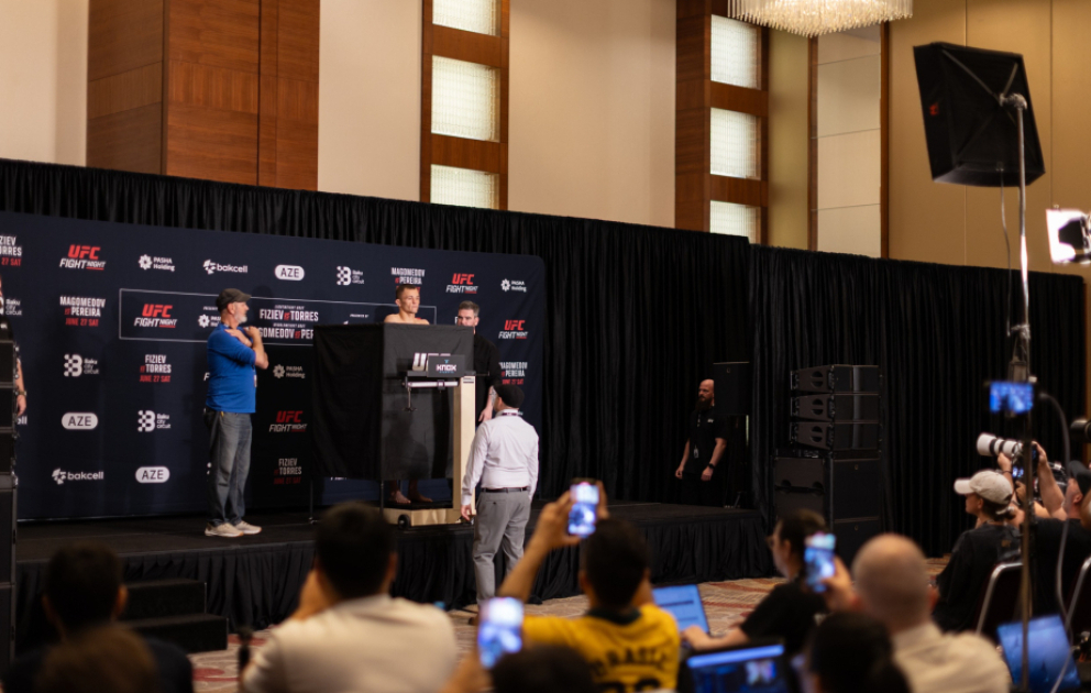 UFC turnirindən öncə idmançıların rəsmi çəkiölçmə mərasimi reallaşıb VİDEO