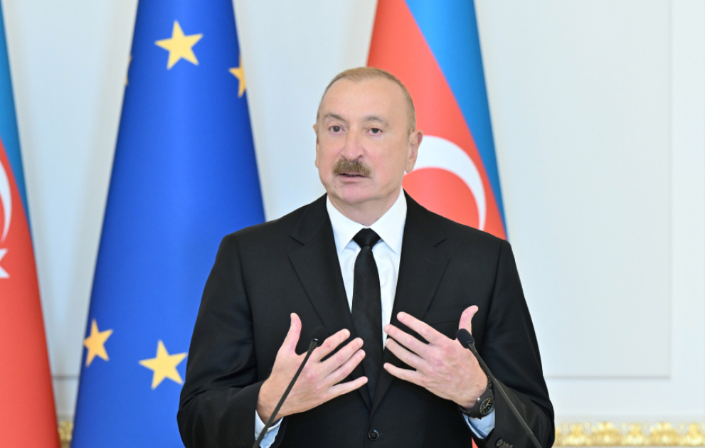 Prezident İlham Əliyev: Bu gün hər bir istiqamətdə Azərbaycanın ərazisindən keçən yük həcmi artır VİDEO