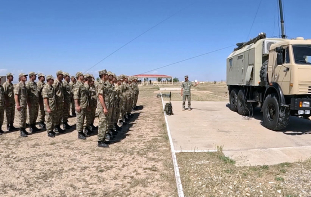 Əlahiddə Ümumqoşun Orduda hərbi vəzifəlilərlə növbəti təlim toplanışı başa çatıb VİDEO