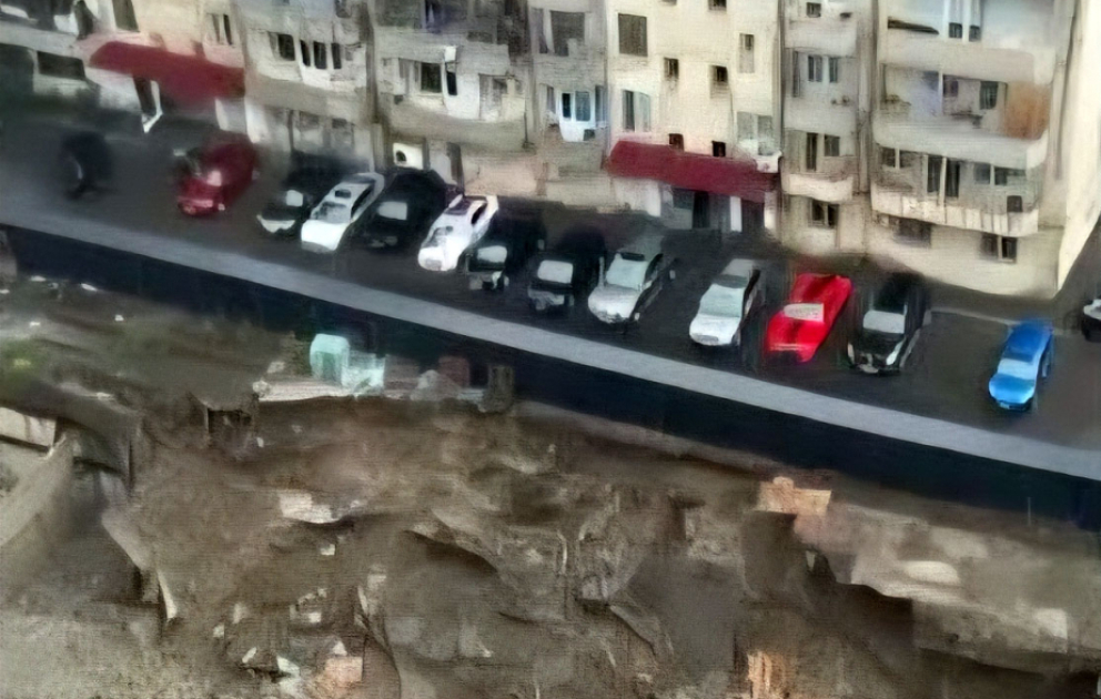 Tbilisinin mərkəzində torpaq sürüşməsi baş verib VİDEO