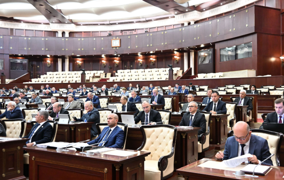 Milli Məclis yerli istehsalı dəstəkləyən yeni qanun layihəsini birinci oxunuşda təsdiqləyib VİDEO