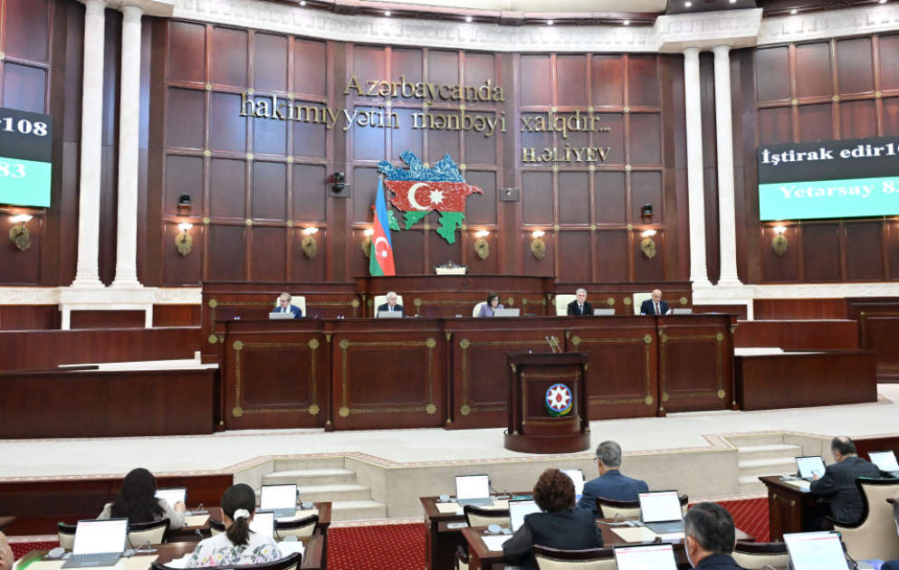 Milli Məclisdə 17 məsələ müzakirə olunub, bir sıra qanun layihələri qəbul edilib YENİLƏNİB VİDEO