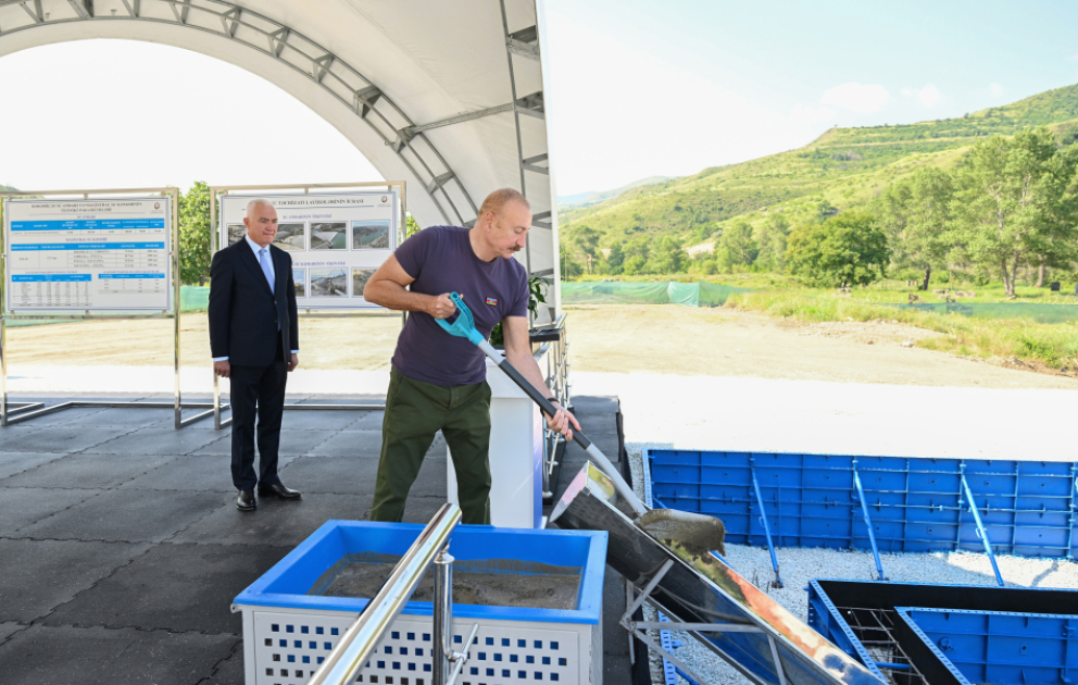 Präsident Ilham Aliyev legt Grundstein für Hakari-Tschay-Stausee VIDEO