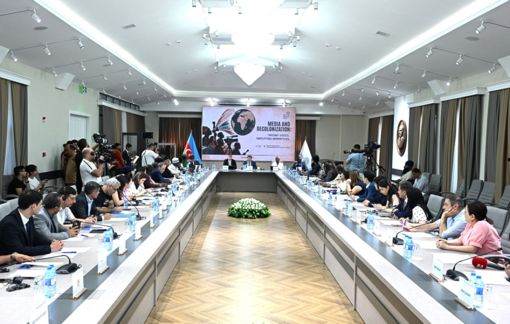 Bakıda təşkil edilən beynəlxalq konfransda medianın dekolonizasiya prosesində rolu diqqət mərkəzində olub VİDEO