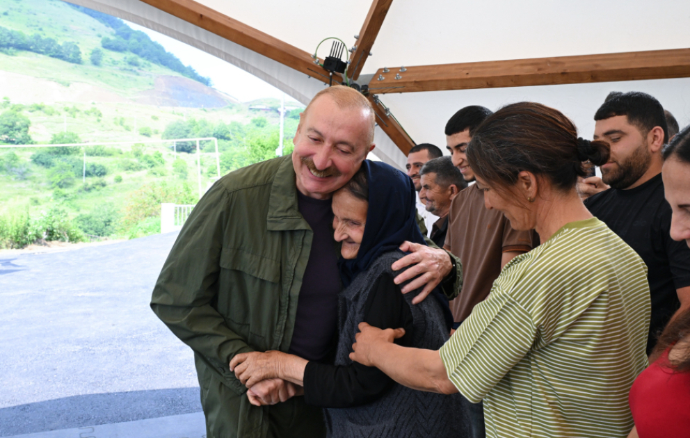 Une vidéo depuis le village de Kitchik Galaderessi du district de Choucha partagée sur le compte de médias sociaux du président azerbaïdjanais VIDEO