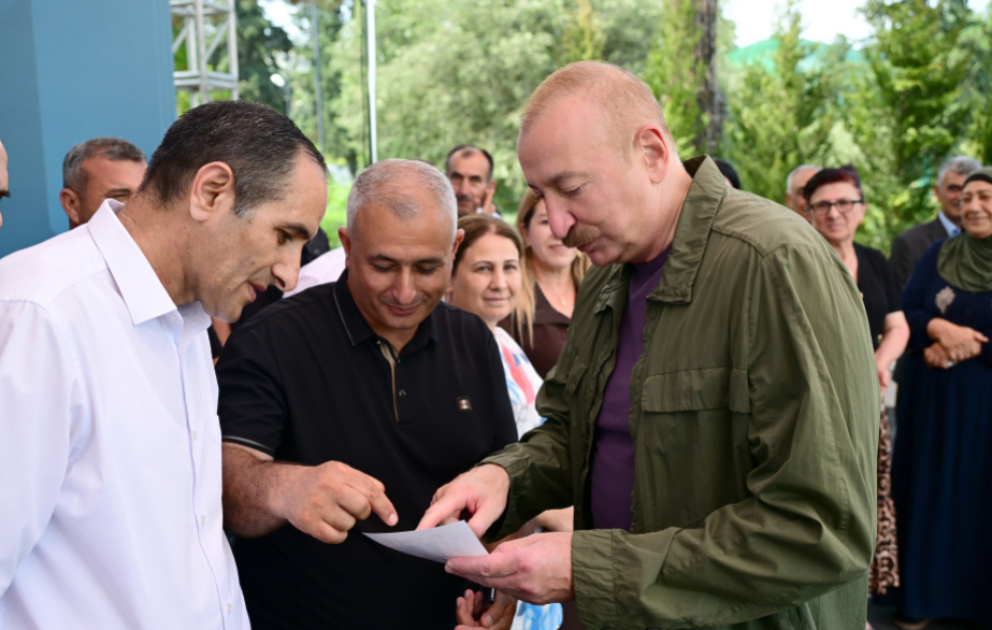 Prezident İlham Əliyevin sosial media hesablarında Xocavəndin Quzeyxırman və Güneyxırman kəndlərində sakinlərlə görüşündən videoçarx paylaşılıb VİDEO