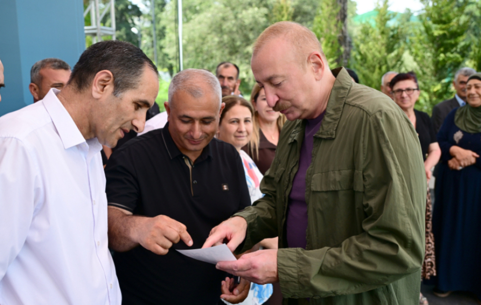 Une vidéo liée à la rencontre du chef de l’Etat avec les habitants des villages de Gouzeïkhyrman et Guneïkhyrman partagée sur le compte de médias sociaux du président azerbaïdjanais VIDEO