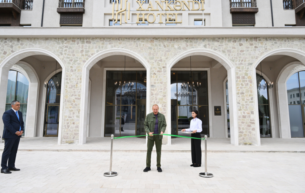 Präsident Ilham Aliyev weiht Hotel in Khankendi ein VIDEO