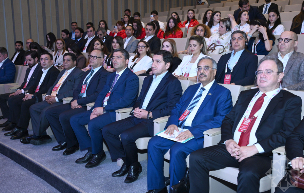 Şuşa Qlobal Media Forumu çərçivəsində D-8 Media Mükəmməllik Mərkəzinin strategiyasının təqdimatı olub VİDEO