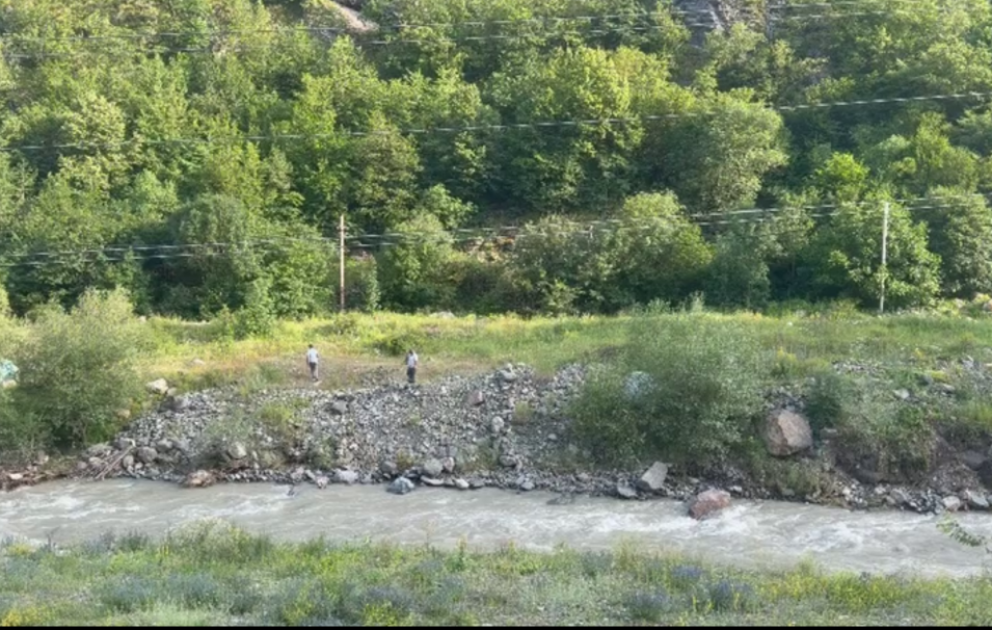 Kəlbəcərdə çaya düşən azyaşlının axtarışları davam edir VİDEO