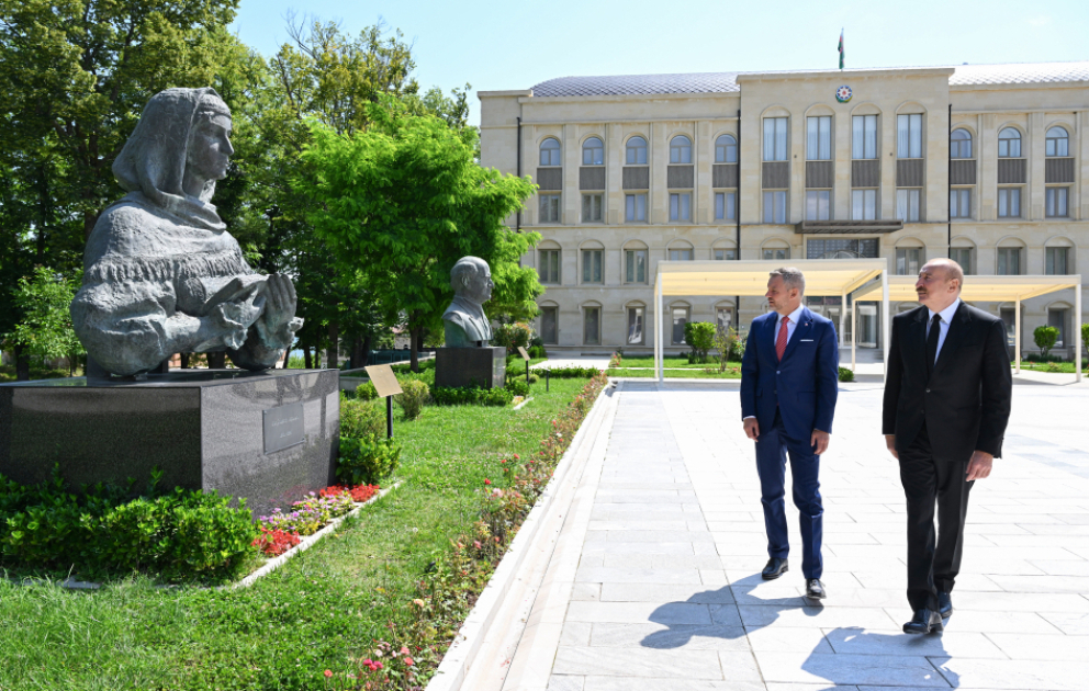 Presidents Ilham Aliyev and Peter Pellegrini viewed bullet-riddled busts of Azerbaijan’s prominent figures in Shusha VIDEO