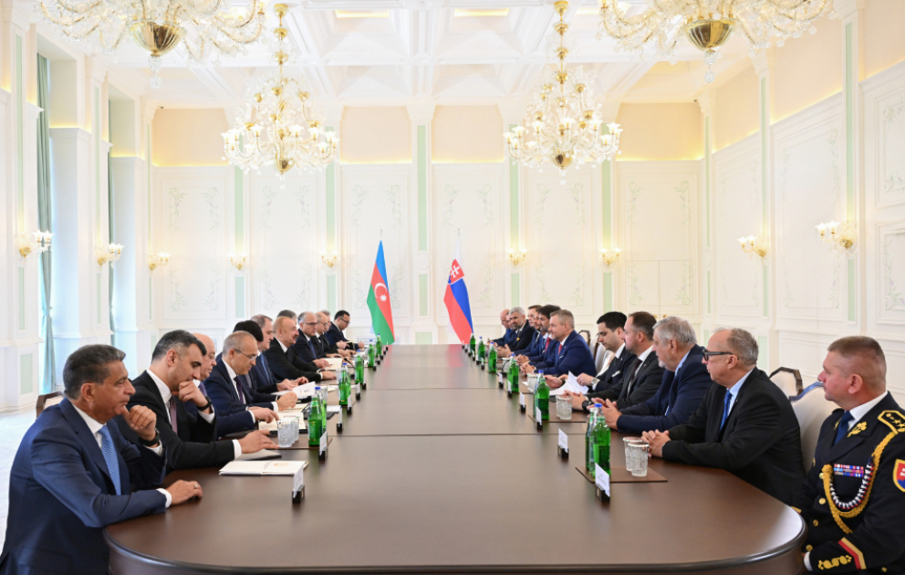 Ilham Aliyev und Peter Pellegrini treffen sich in erweitertem Kreis VIDEO
