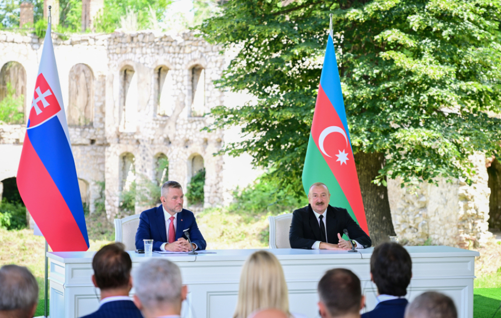Schuscha: Ilham Aliyev und Peter Pellegrini geben Presseerklärungen ab VIDEO
