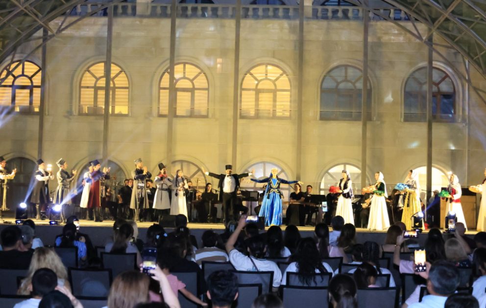 Gəncədə Azərbaycan və Özbəkistan ifaçılarının iştirakı ilə “Dostluq” konserti təşkil olunub VİDEO