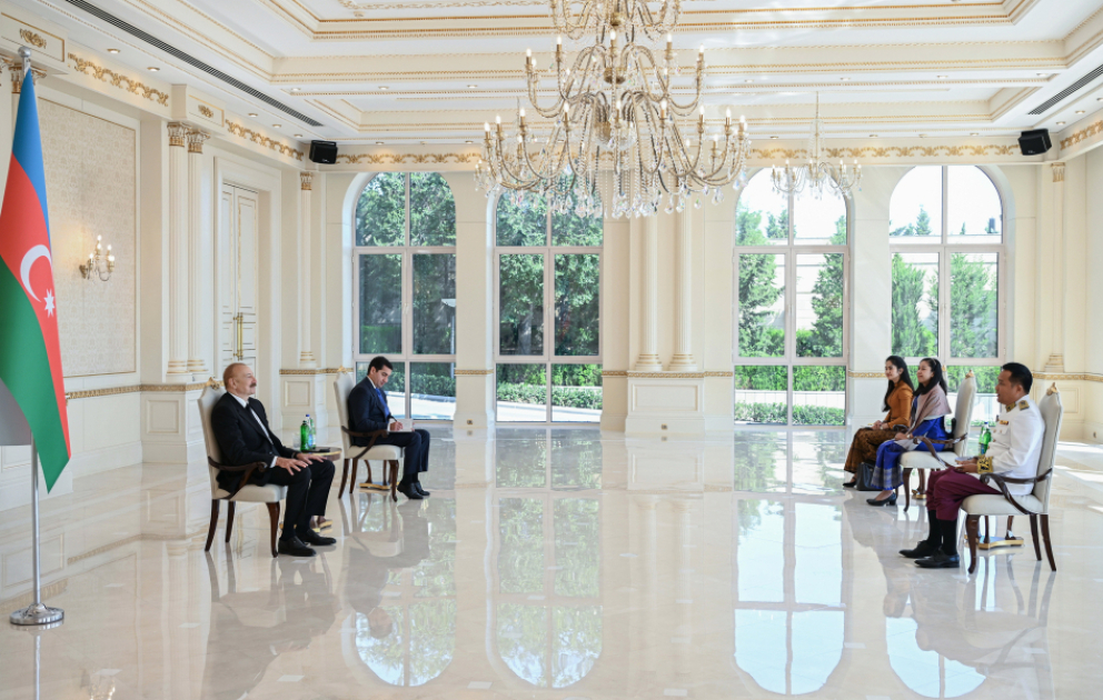 Prezident İlham Əliyev Kambocanın Azərbaycanda yeni təyin olunmuş səfirinin etimadnaməsini qəbul edib VİDEO