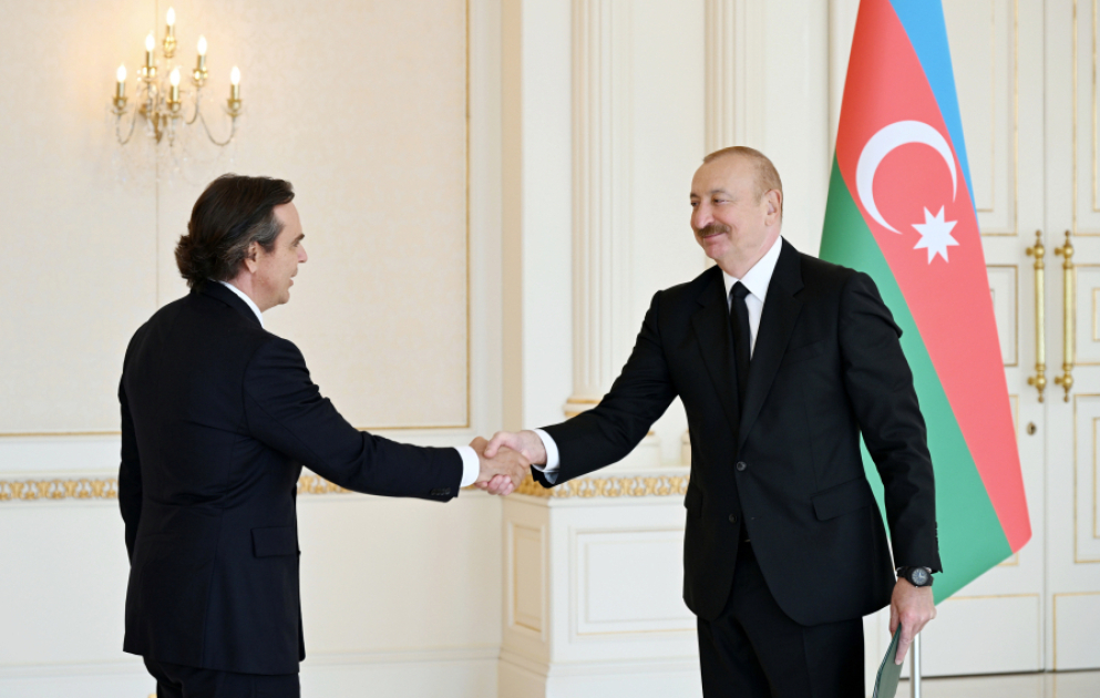 Президент Ильхам Алиев принял верительные грамоты новоназначенного посла Бразилии в Азербайджане ВИДЕО
