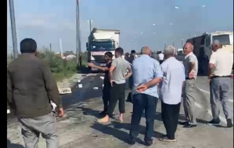 Kürdəmirdə Türkiyə vətəndaşının idarə etdiyi TIR aşıb VİDEO