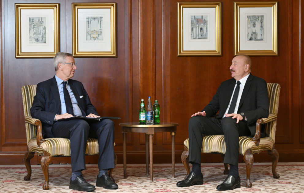 Le président Ilham Aliyev rencontre le directeur du Comité oriental de l’économie allemande Michael Harms VIDEO
